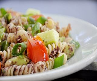 Гръцка салата с маслинова паста (500г)