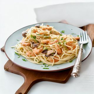 Espaguetis Con Langostinos al Ajillo Y Champiñones