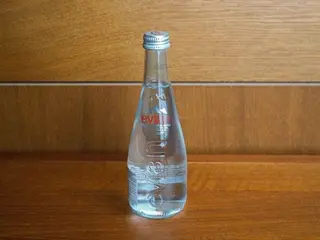 Evian негазована (330ml)