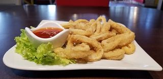 Панирани калмари със сладко-кисел сос (250г)