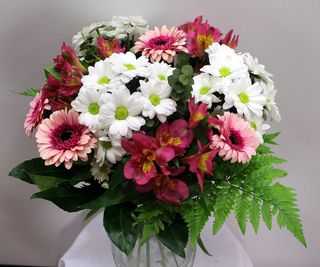 Ramo De Flores De Gerberas, Margaritas Y Alstroemeria