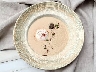 Крем-суп з індички з яйцем пашот та трюфельною сальсою (300g)