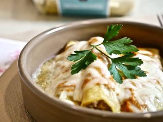 Canelones De Carne Estofada Y Bechamel