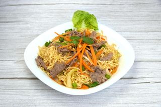 Fried rice noodle with beef