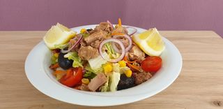 Salată cu ton