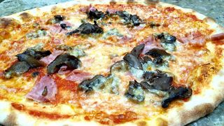 Pizza prosciutto e funghi