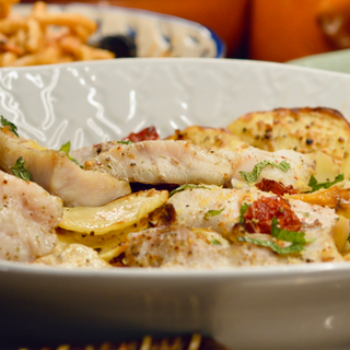 NASELLO, PATATE SPEZIATE, MENTA E LIMONE