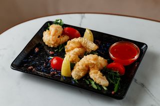 Креветки в темпурі з солодким чилі