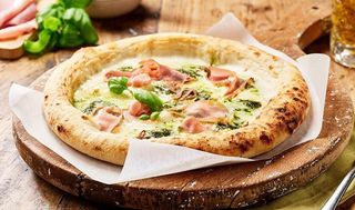 Pizza "Bistrot 25" Bianca con Prosciutto Cotto e Salsa al Basilico