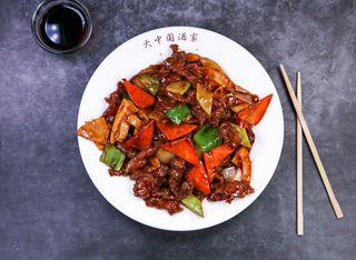 76. Телешко с люти чушки