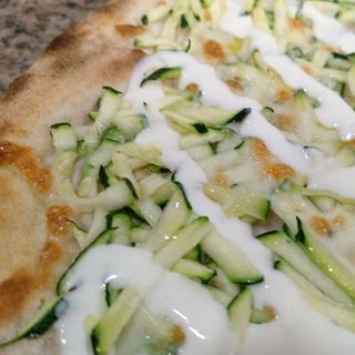 Pizze al pezzo bianche - zucchine e stracchino