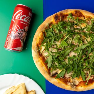 Chicken pizza 32cm + Palačinka sa eurokremom + Coca-Cola 2l