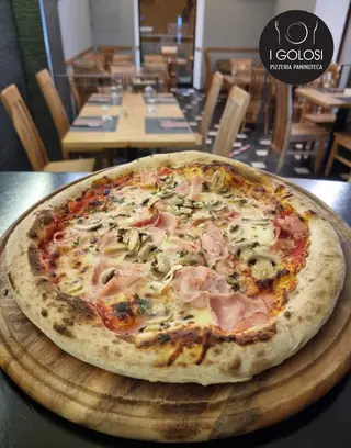 ● Pizza Veneziana