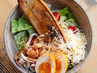 Салат з грінкою та КУРКОЮ (320g)