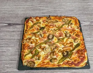 Pizza Alhoia (30 X 30 Cm.)