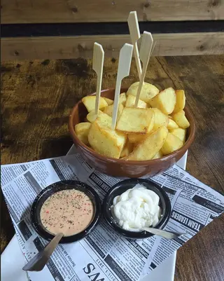 Bravas