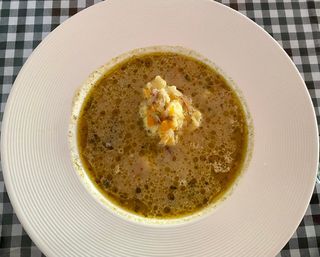 Delikatny żurek na domowym zakwasie z grzybami leśnymi 