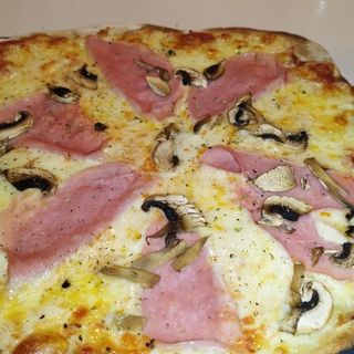 Pizza Prosciuto E Funghi (30 Cm. x 30 Cm.)