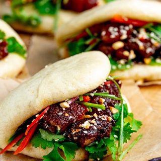 Gua bao tonno scottato