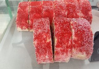 Porción De Brazo De Reina Rojo Y Blanco