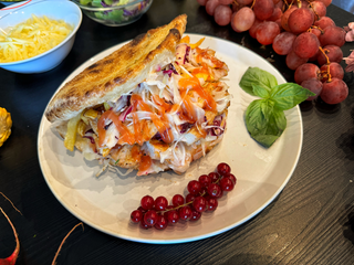 Sandwich cu piept de pui la gratar 600