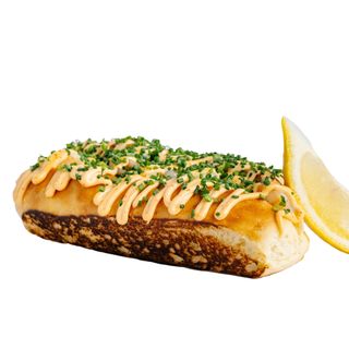 Brioche di gamberi menu con patate bevanda a scelta