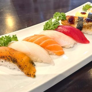 68.- Nigiri De Salmón (2 Uds.)