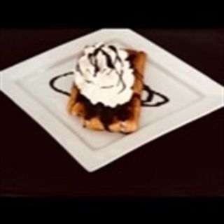 Gofre Con Sirope Y Nata