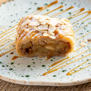 Штрудель з яблуками та горіхами (Веган)