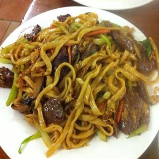 Tallarines Fritos Con Ternera