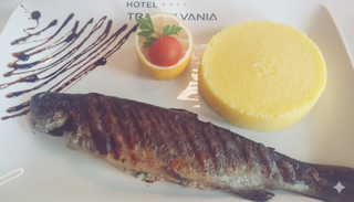 Păstrăv cu mămăligă