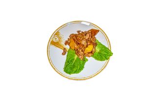 Neua phad sapparod （Manzo saltato con ananas）