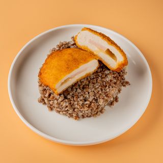 Гречана каша з котлетою кордон-блю (250г)