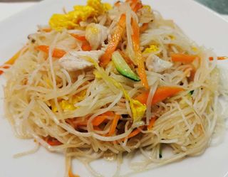 22A. Spaghetti di riso con pollo e asparagi