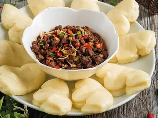 Говядина с лепешками