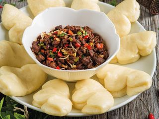 Говядина с лепешками