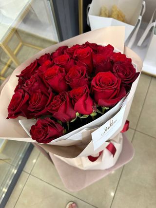 25 червоних троянд "Explorer"