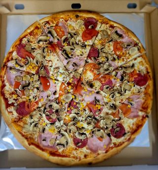 18. Pizza Rodzinna 50cm