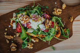 Zwaflowany croissant awokado