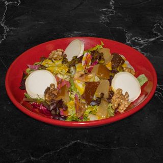 Ensalada Queso de Cabra y Pera Caramelizada