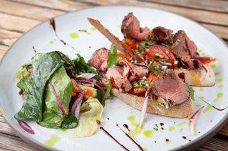 Брускетта с ростбифом (70 гр.)