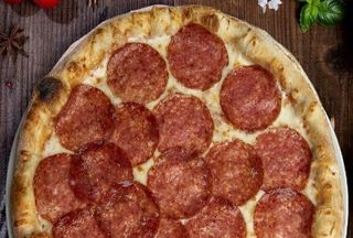 Pizza Salami 32
