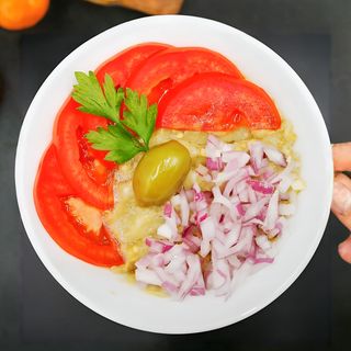 Salată de vinete proaspete coapte pe grătar
