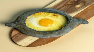 აჭარული ხაჭაპური დიდი შავი ცომით