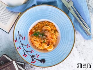 Risotto  fresh garden cu creveți, sparanghel și roșii cherry
