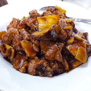 71. Ternera Con Bambú Y Setas