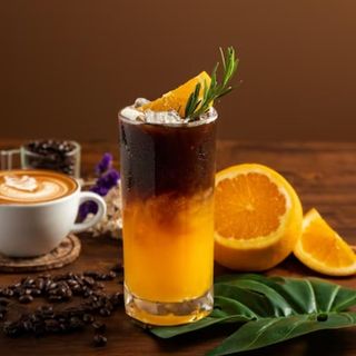 Café Americano Helado con Naranja
