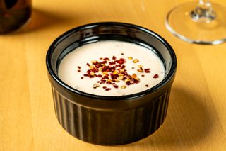 Cremă de brânză picantă