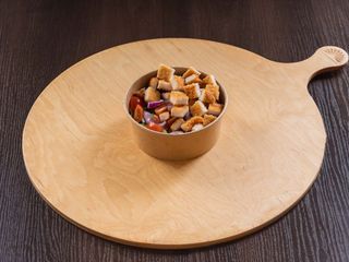 Sałatka z panierowanym kurczakiem