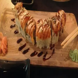 Urumaki de salmón tostado